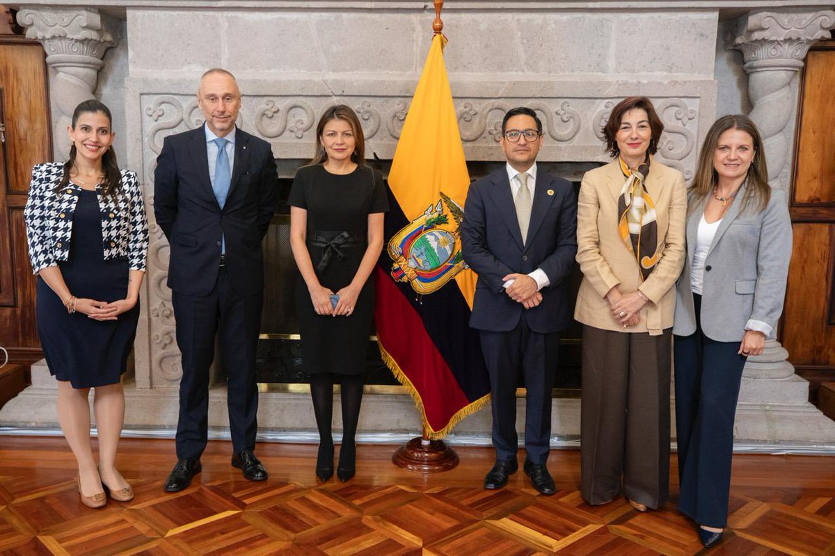 Italy in Ecuador tweet media