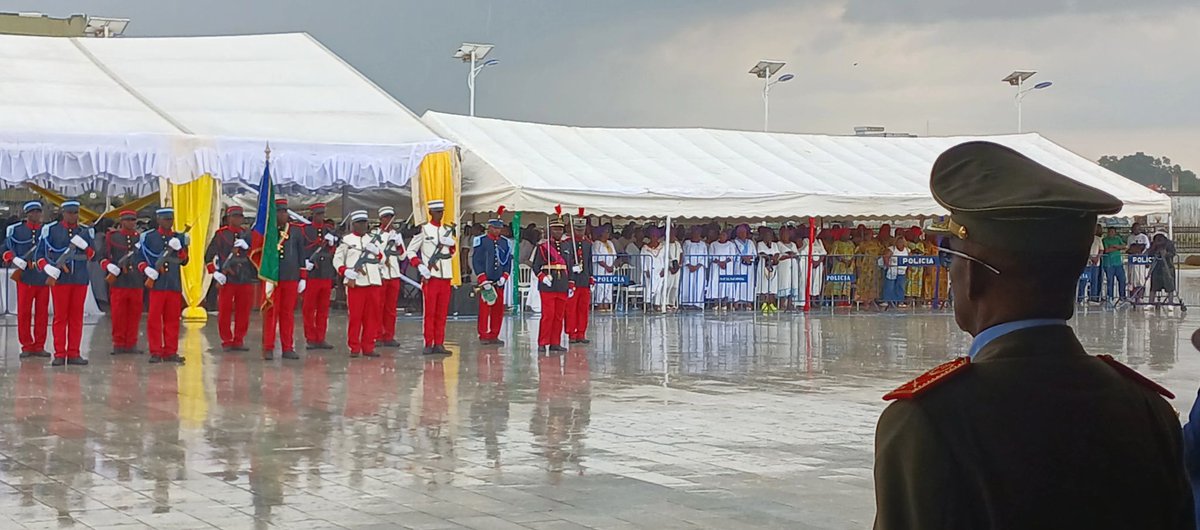 EnvrTica's tweet photo. "J'ai été très reconnaissant de représenter la France lors de la cérémonie de commémoration de la tragédie du 7 mars". Commandant Busson-Ecole navale de Tica. 

Muy agradecido de representar Francia a la ceremonia de conmemoración de la tragedia del 7M. https://t.co/I4JiiGmg3B