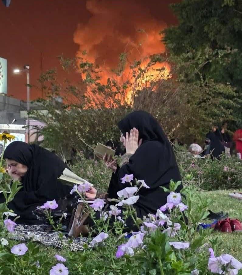 #يوم_المرأة_العالمي من #الجمهورية_الإسلامية_الإيرانية 
صورة تحمل الكثير من المعاني 
بين الخوف والرجاء