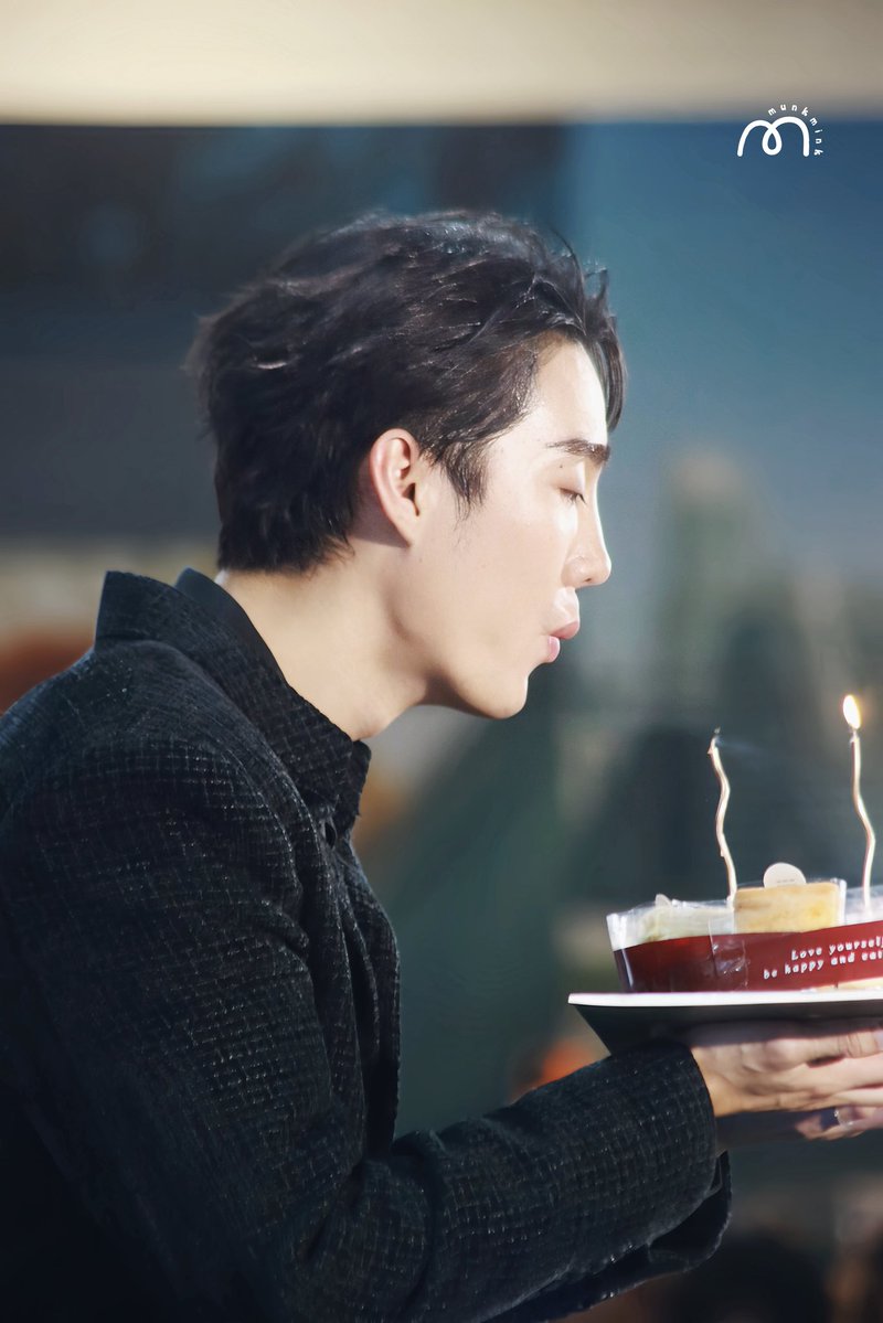 Happy birthday 🎂💖  ตี๋ ทุกสิ่งทุกอย่างเกิดขึ้นขอให้เป็นไปตามอย่างที่ตี๋ตั้งใจน่ะ ตี๋เป็นที่รักของทุกคนอยู่แล้ว ขอให้ทุกสิ่งที่ตี๋รัก อยู่กับตี๋ไปนานๆเท่าที่ตี๋ต้องการเลยน่ะ ขอให้ตี๋ไม่เป็นตาปลาอีก ไม่ขาเจ็บ ไม่เอ็นอักเสบ ไม่ปวดหลัง และขอใก้กล้ามโตๆอยู่กับตี๋ไปตลอดเลย