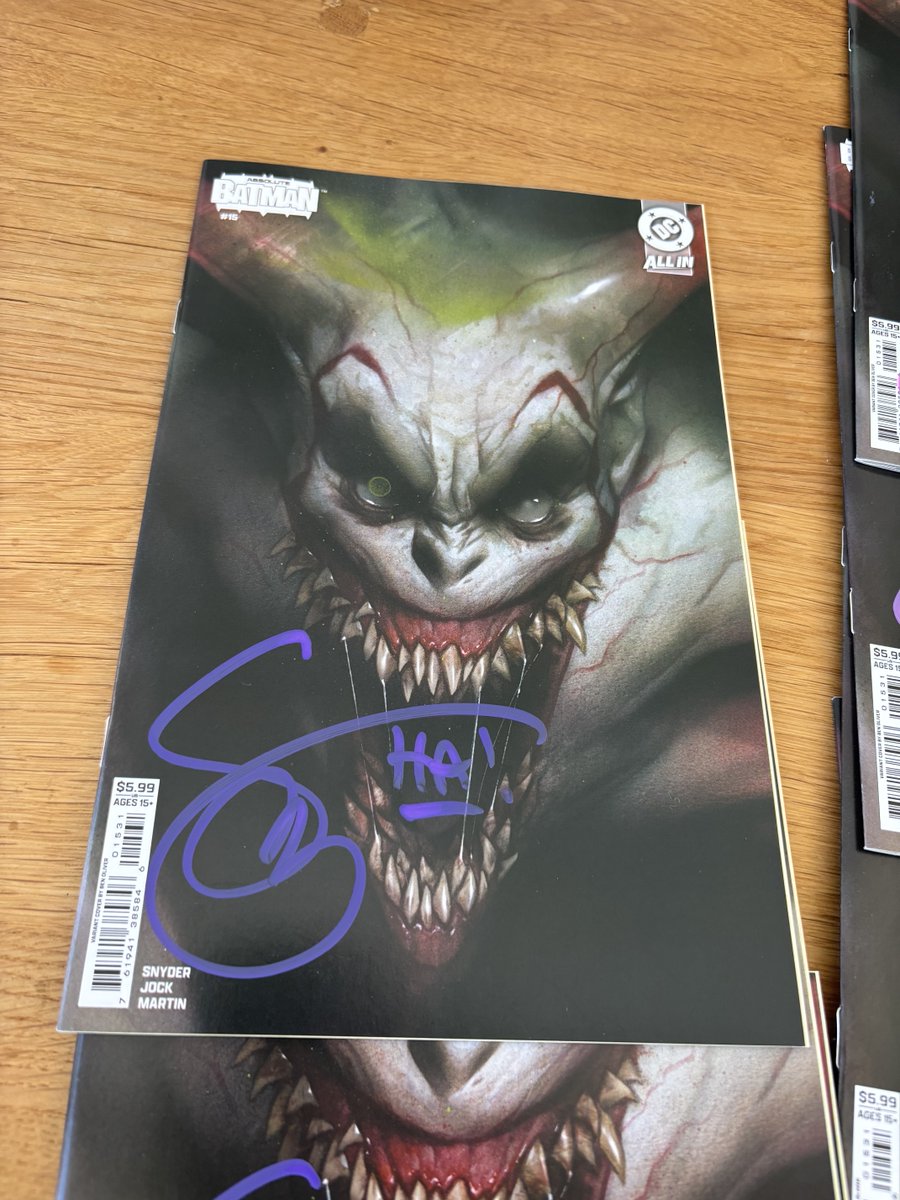 Ssnyder1835's tweet photo. Signing books https://t.co/cLA1Txl0Qh