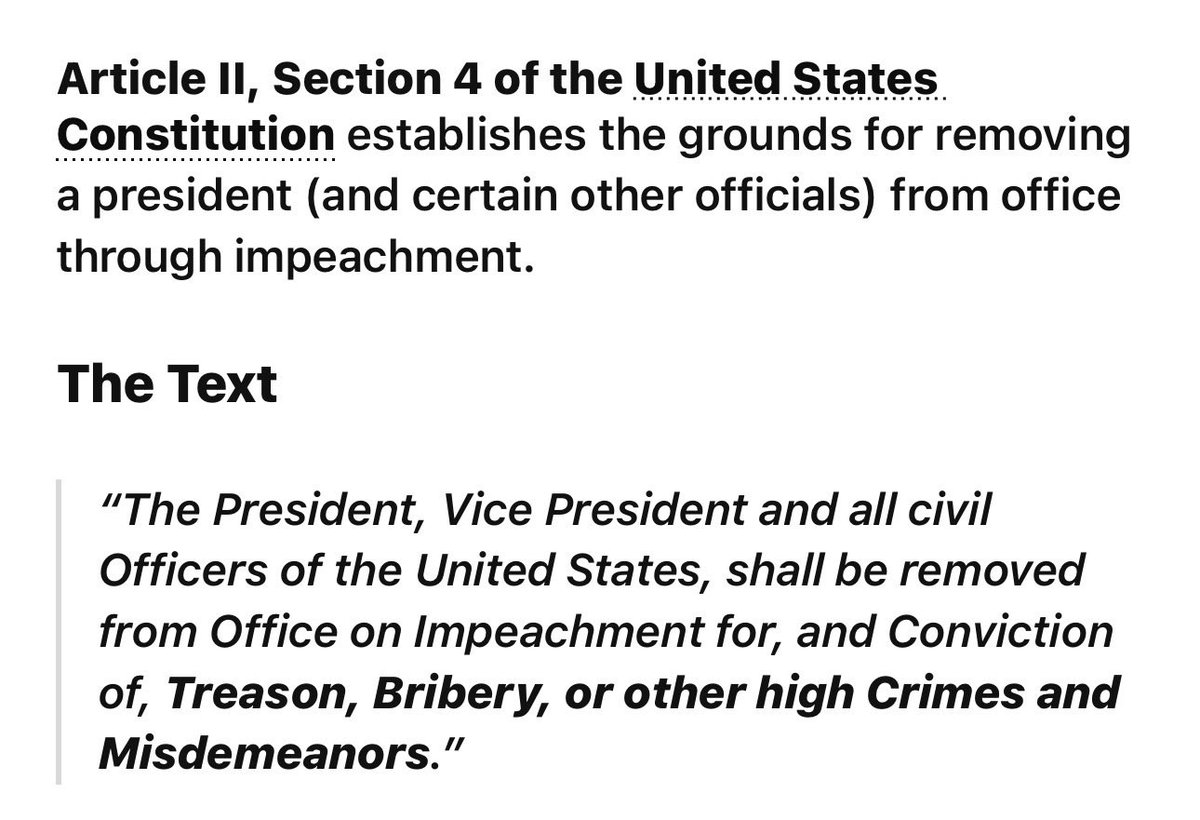 Lara reads banned books in Florida📚🇺🇸 tweet media