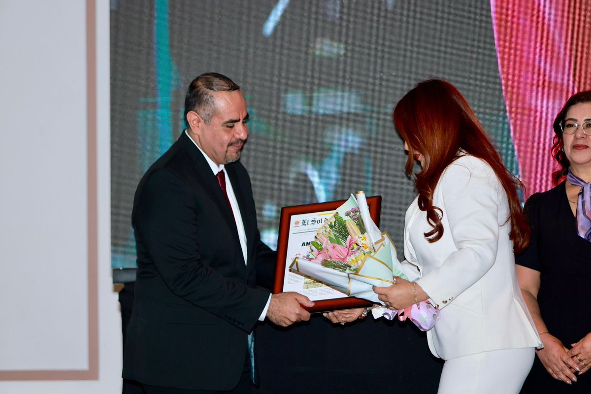 🤍💟 ¡Cuando se reconoce a una mujer, se honra la fuerza de muchas más! 

Recibo con profunda gratitud el reconocimiento a Mujer Duranguense 2026 otorgado por El Sol de Durango.

Este reconocimiento representa a todas las mujeres de Durango que todos los días luchan, trabajan y