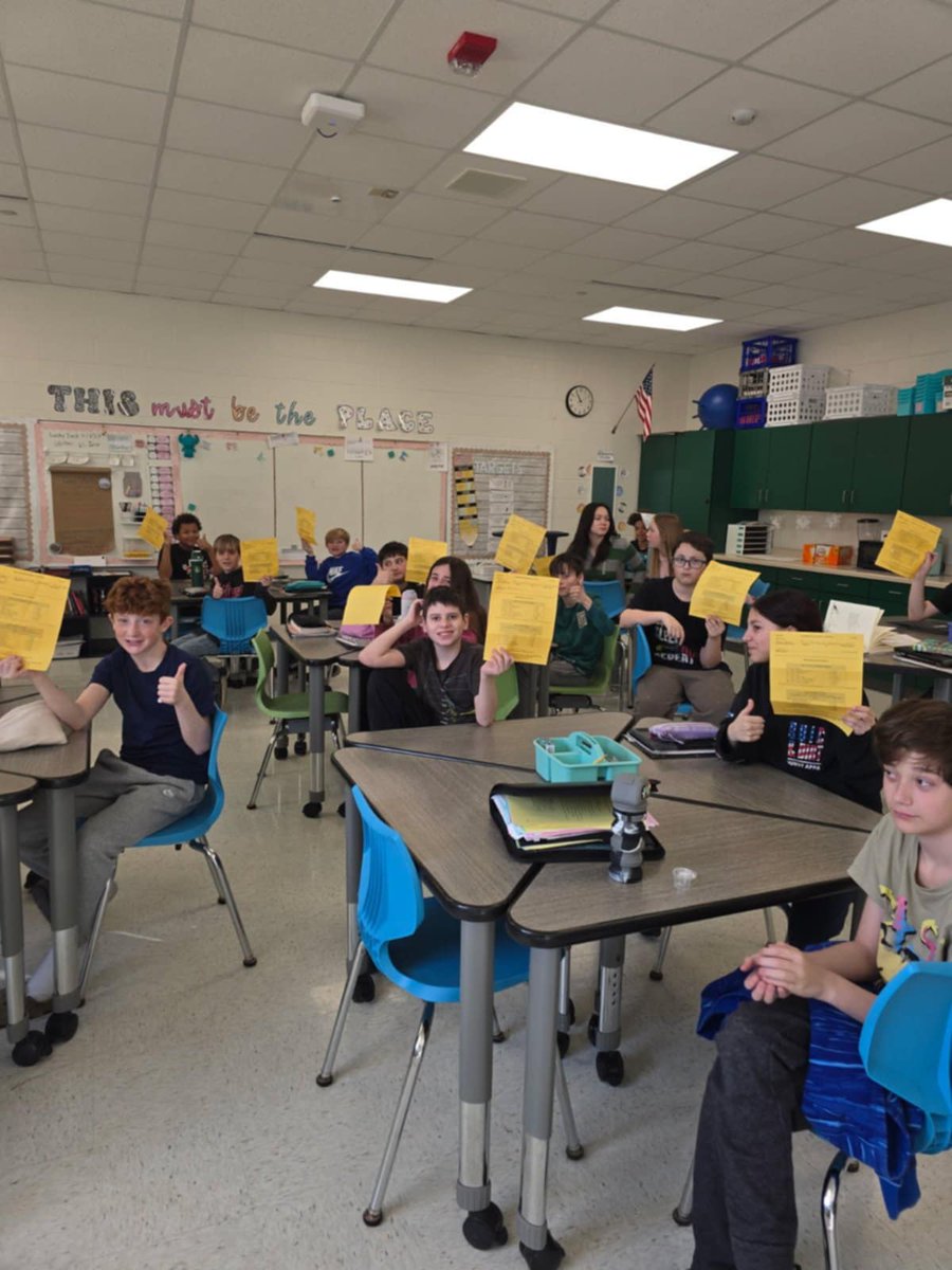 MfldMSTigers's tweet photo. Our 6th graders completed their first middle school registration process today ... we cannot wait to welcome the class of 2032 to MMS this fall!  #RollTigers https://t.co/ZDTpjA5cun