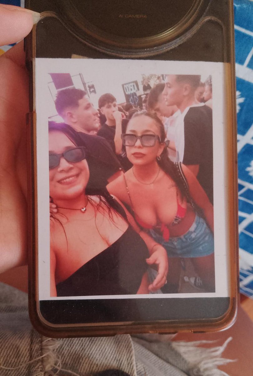 Mi papá nos tiene en la funda de su celular, disculpeeennn 💋😆🥰