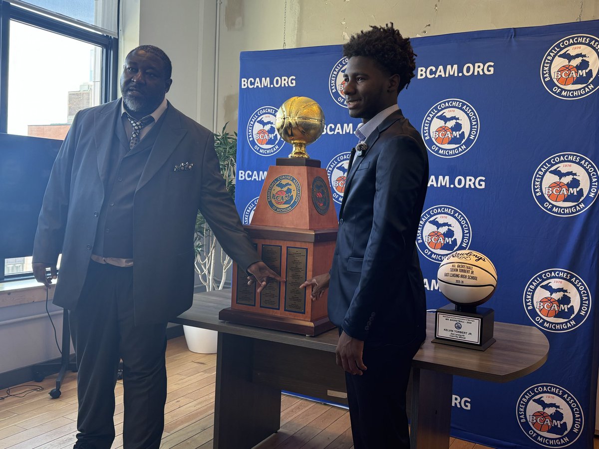 ian_kress's tweet photo. East Lansing’s KJ Torbert wins the Mr. Basketball award. 

He and his father, Kelvin, are the first father-son duo to win the award. https://t.co/B8IxEb7dyo