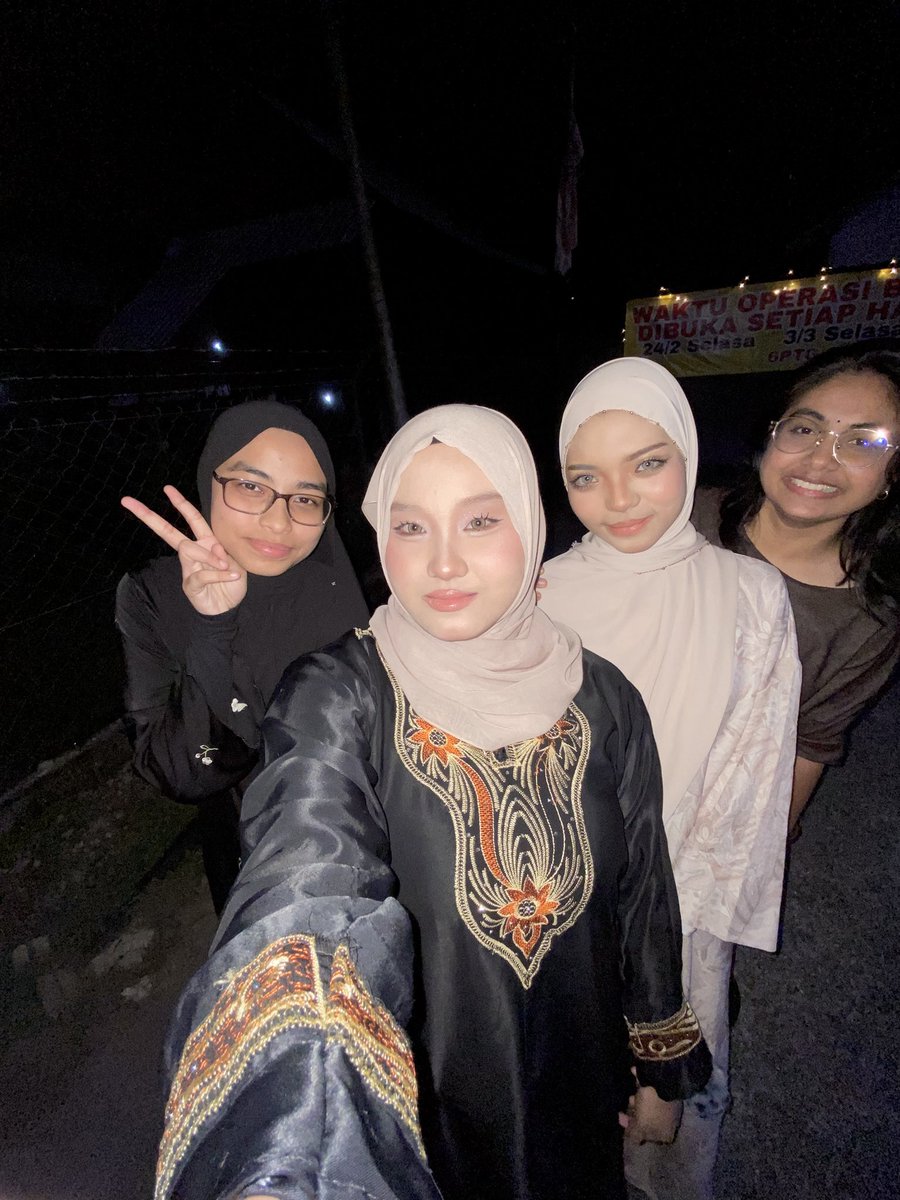 asshhahh's tweet photo. 2 future doctors &amp; 2 future scientists, aamin https://t.co/0QwR8HIZxH
