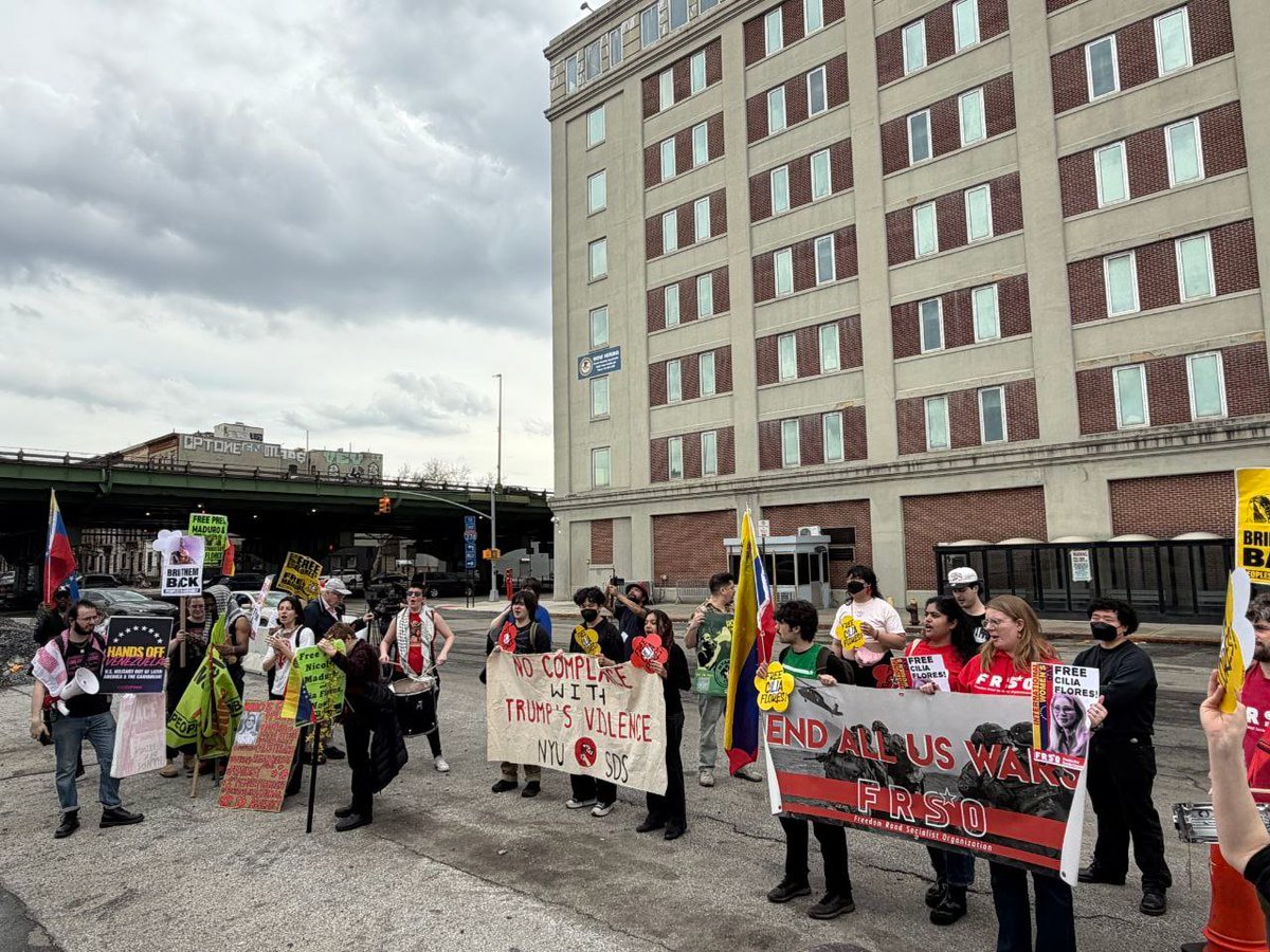 venanalysis's tweet photo. #HandsOffVenezuela Brooklyn Against War and allied organizations held a rally yesterday to protest US attacks against Venezuela. On International Working Women's Day, protesters also demanded the release of Vzlan First Lady and Legislator Cilia Flores, as well as President Maduro https://t.co/so0rc0Tb6N