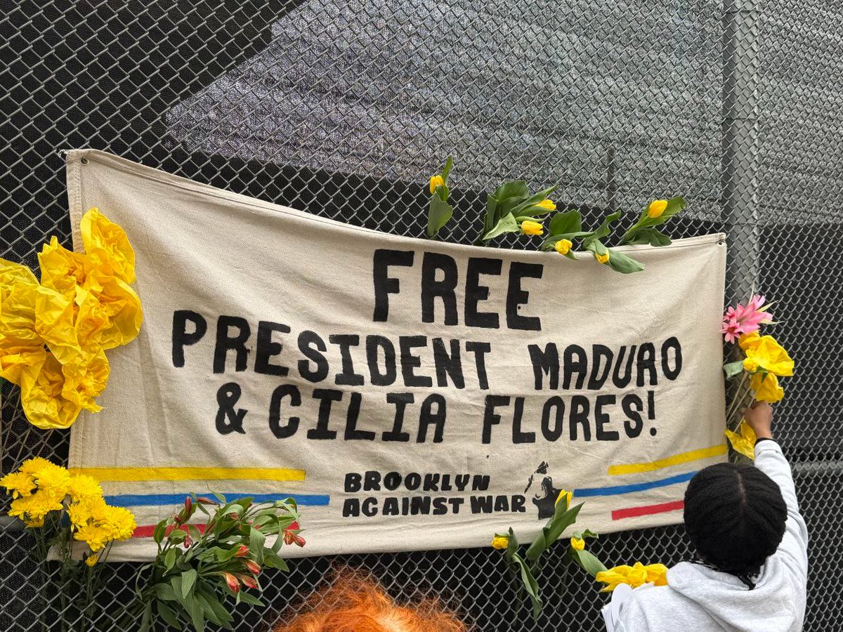venanalysis's tweet photo. #HandsOffVenezuela Brooklyn Against War and allied organizations held a rally yesterday to protest US attacks against Venezuela. On International Working Women's Day, protesters also demanded the release of Vzlan First Lady and Legislator Cilia Flores, as well as President Maduro https://t.co/so0rc0Tb6N