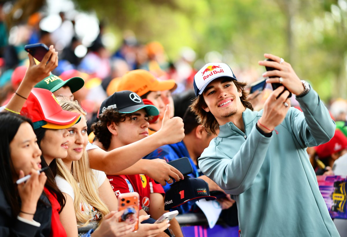 Formula2's tweet photo. The Melbourne walk was a vibe on Saturday 😎

Thank you all for coming out 🫶

#F2 #AusGP https://t.co/S5CC746lIj
