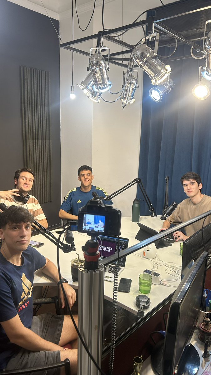 fedespi_'s tweet photo. 🔴 EN VIVO: NUESTRA PREMIER CON PABLO ESPINOSA (@pabloespinosa11)

💪 ¡Acompáñennos en esta jornada completísima de charla sobre el fútbol inglés!

🔗 https://t.co/LnQrBhVtHC https://t.co/JgELdnEBGF