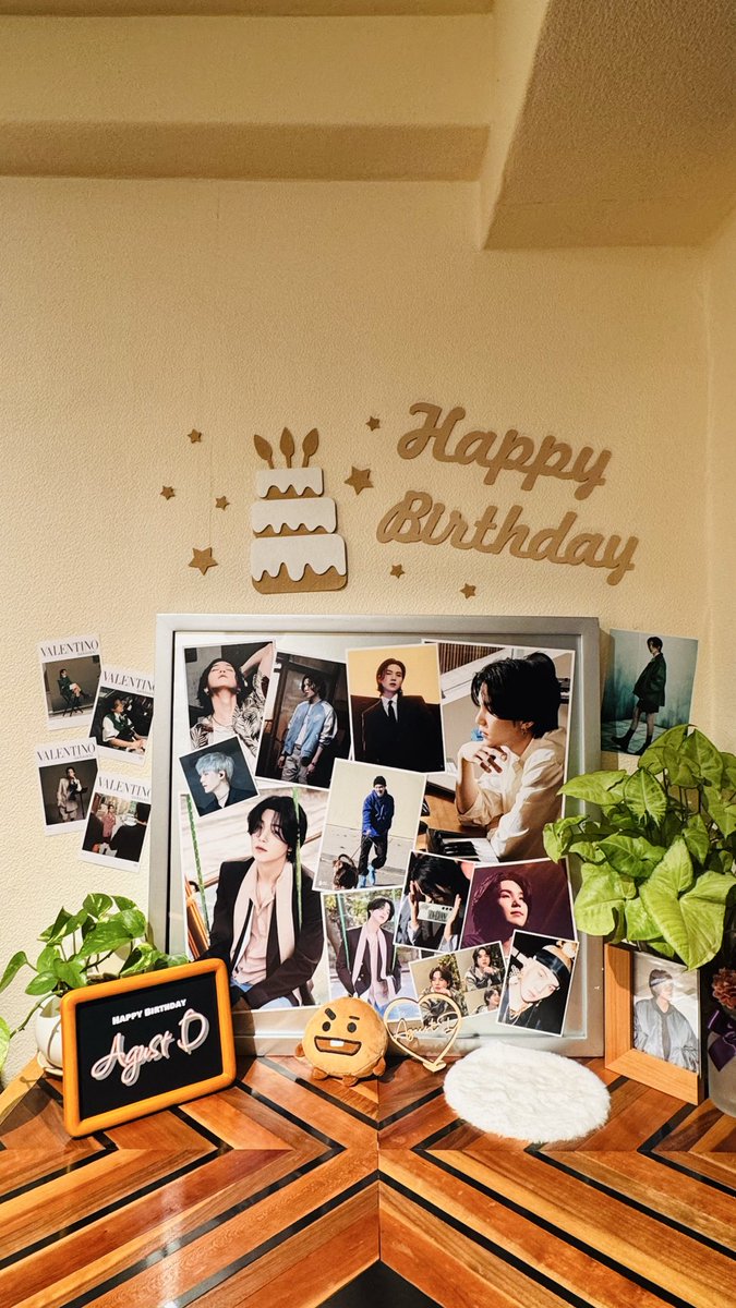 fullarmymodeon's tweet photo. Yoongi bday cafe hopping in Tokyo 🐱💜🫶 #HappySUGAday #슈가생일ㅊㅋ  @BTS_jp_official @BTS_twt https://t.co/fsqsb2oBfK