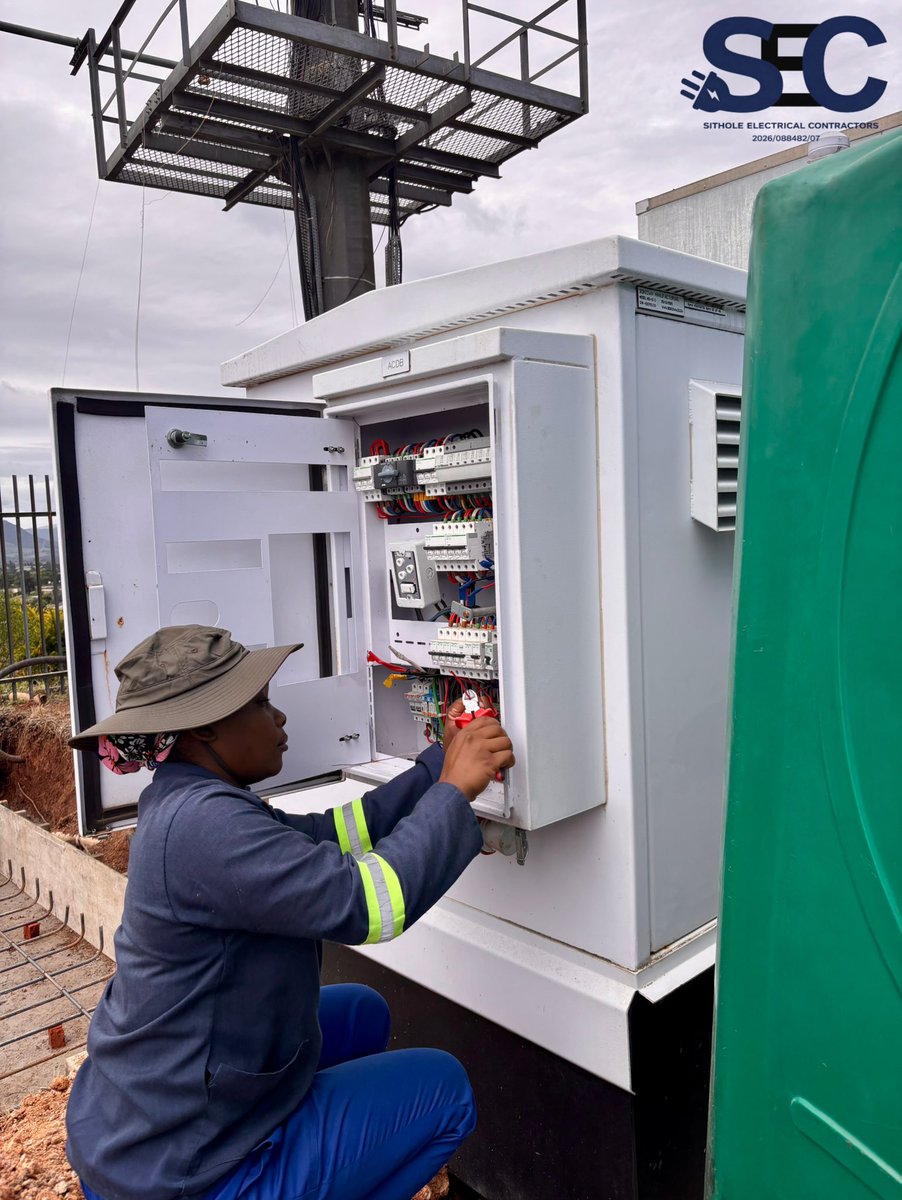 sitholeelectric's tweet photo. Installing and connecting the distribution board supplying Vodacom and Telkom telecommunications systems ⚡
#Electrician #SEC #LouisTrichardt https://t.co/8rIQ0FhyyH
