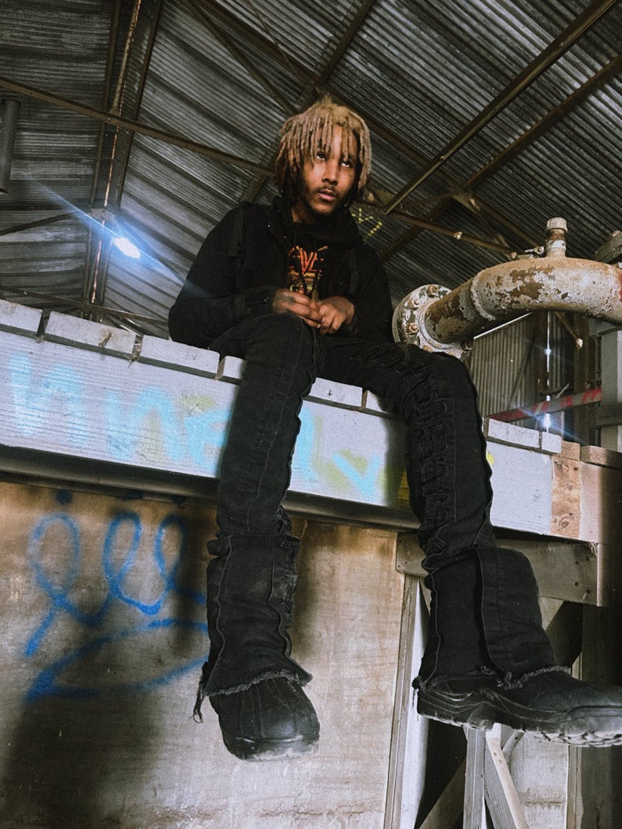 ThankNeno's tweet photo. ThankNeno - CHROME VIDEO OUT NOW https://t.co/9G16VqLCzz