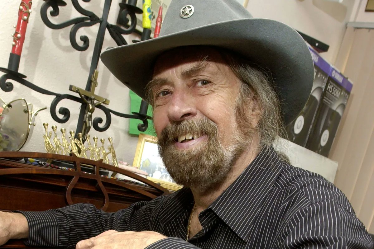 RollingStone's tweet photo. Augie Meyers, the Tex-Mex organ player who co-founded the influential Sir Douglas Quintet and went on to record with Bob Dylan, has died at 85. 

Read: https://t.co/LXgDaZdla8 https://t.co/vQAckjVb6L