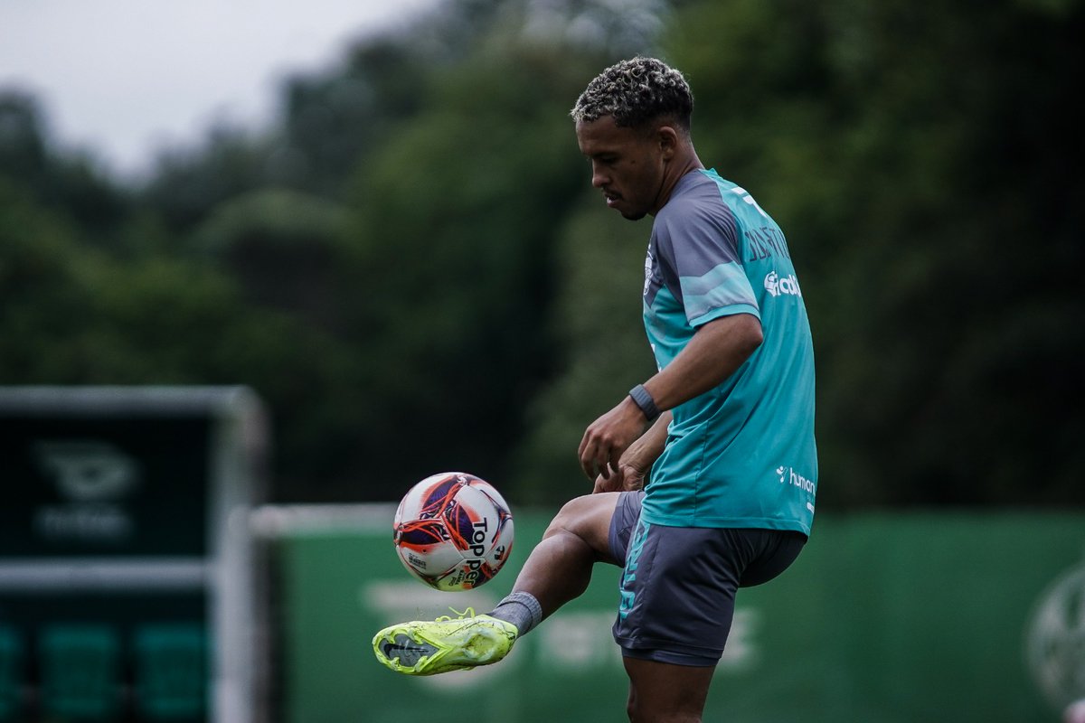 brunommucke's tweet photo. 🇳🇬 Juventude acertou a venda de Juan Christian ao Riga FC. Clube da Letônia pagou a multa rescisória de R$5 milhões e o alviverde fica com 60% do valor.

Atacante marcou dois gols em oito jogos pelo Papo.

📸: Fernando Alves/ECJ

@RadioCaxias https://t.co/mYp0NmhlOL