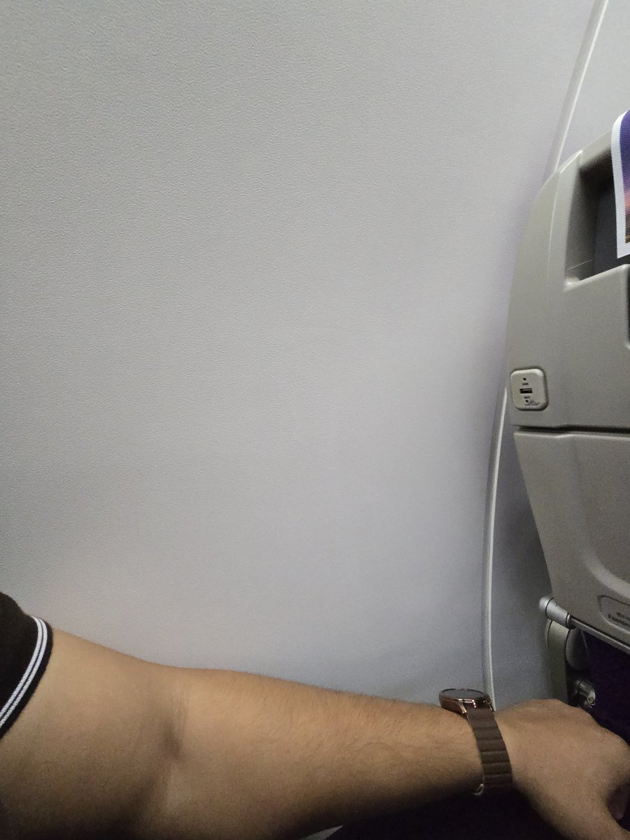 pokito_7's tweet photo. Kismat aisi ki window seat tak nhi milrahu :(
#airline https://t.co/YCVMeLDCk9