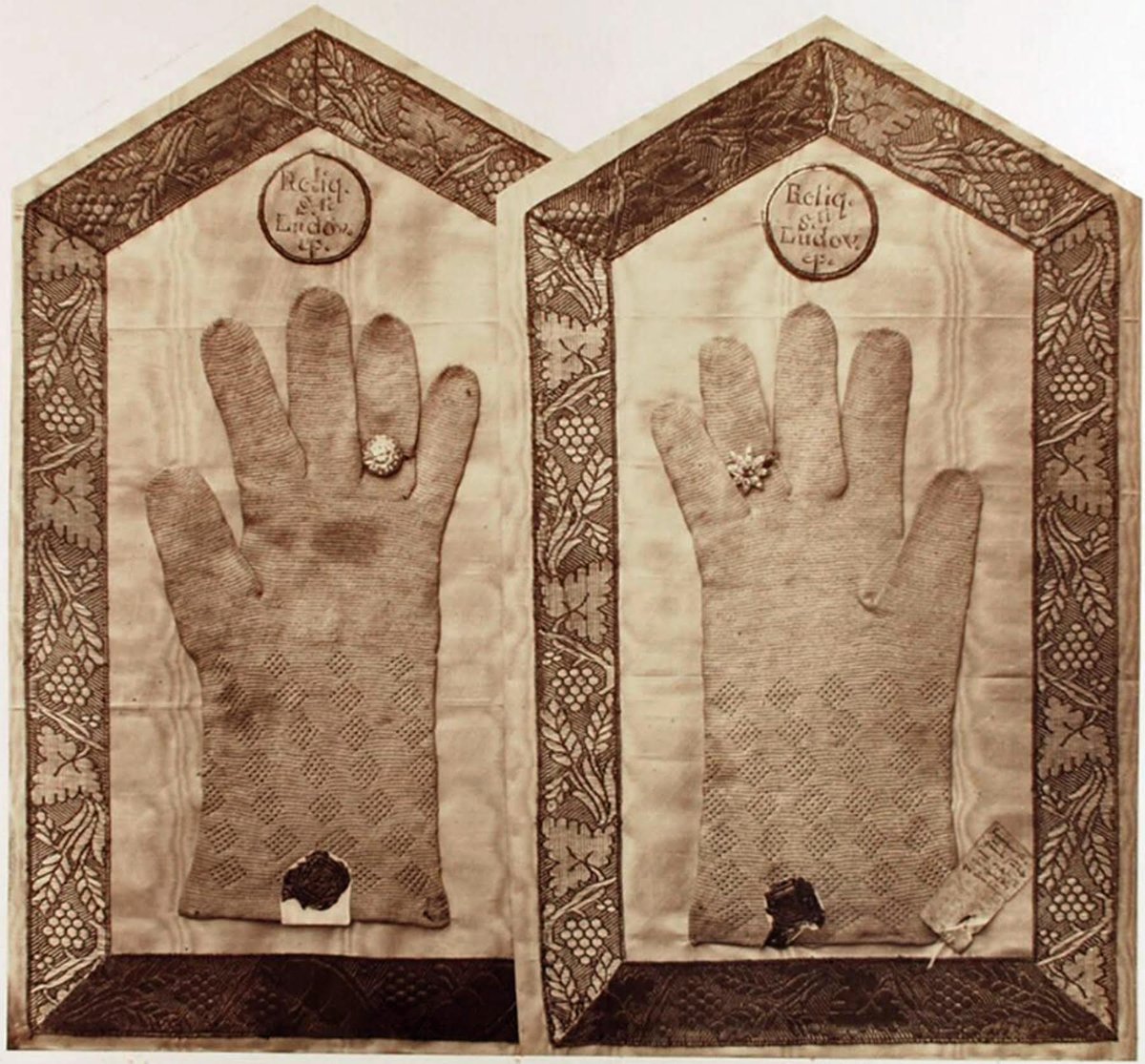 Medieval Dress and Textile Society tweet media