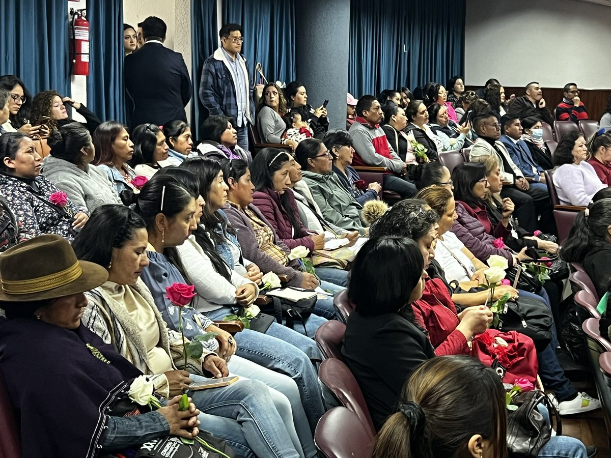 VeronicaDavilaV's tweet photo. Compartimos un espacio que impulsa el liderazgo femenino, fortalece la economía solidaria y reconoce el papel transformador de las mujeres en nuestras comunidades.

Evento “Manos que Lideran a través de la Economía Solidaria”, por el  Día Internacional de la Mujer.

#SRIzonal3 https://t.co/jl27Czukj7