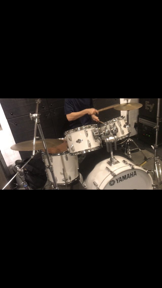 tomohide_1012's tweet photo. 昔みたいにツアー周ったりは出来ないだろうけど、またバンドやりたいなぁ https://t.co/6gAIxZTDeL