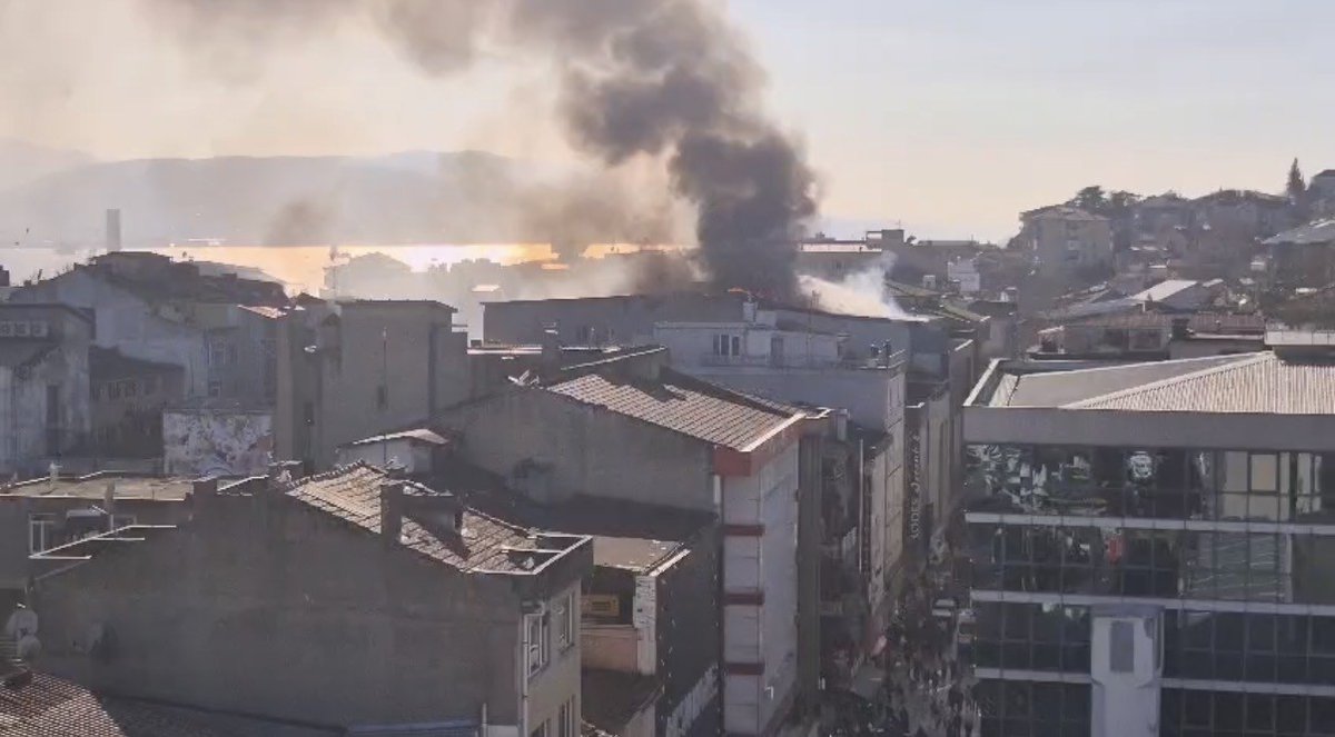 tekkocaeli.com/sehir-merkezin…
Şehir merkezinde korku dolu anlar: İş merkezinde yangın, dumandan göz gözü görmedi
#izmit #kocaelihaber