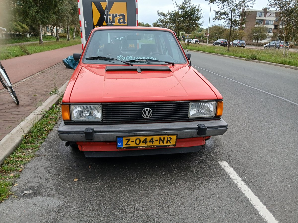 Peter_Visser's tweet photo. @GemeenteDenHaag deze auto staat er nu al 1 jaar en komt niet van zijn plaats. Staat aan het einde van de Laan van Meerdervoort aan de kant van de Chinese Muur, er zijn geen huisnummers daar. https://t.co/R41uSzNOJK