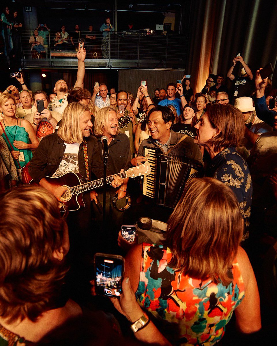 Switchfoot tweet media