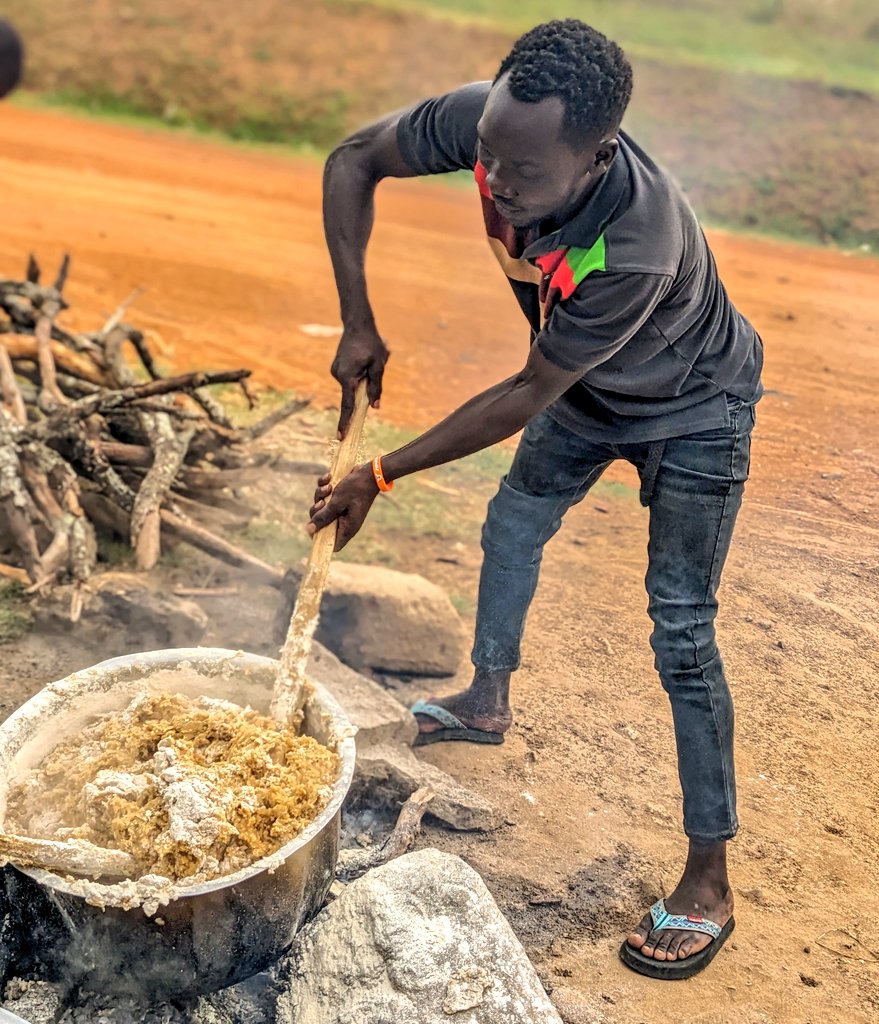 DavisMundua's tweet photo. Yesterday as members of the slogan; "#LUNCH_MUST_NOT_DELAY," we the real men decided to enter the kitchen to commemorate the #International_Womens_Day🤭🎉
    ❤️°°°#Happy_International_Womens_Day°°°🙏 https://t.co/mVV2WTYDd3