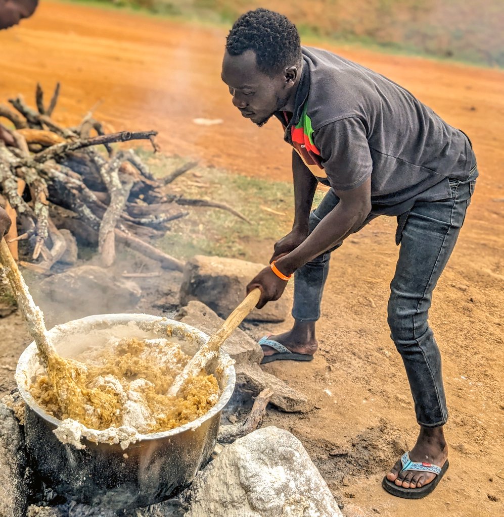 DavisMundua's tweet photo. Yesterday as members of the slogan; "#LUNCH_MUST_NOT_DELAY," we the real men decided to enter the kitchen to commemorate the #International_Womens_Day🤭🎉
    ❤️°°°#Happy_International_Womens_Day°°°🙏 https://t.co/mVV2WTYDd3