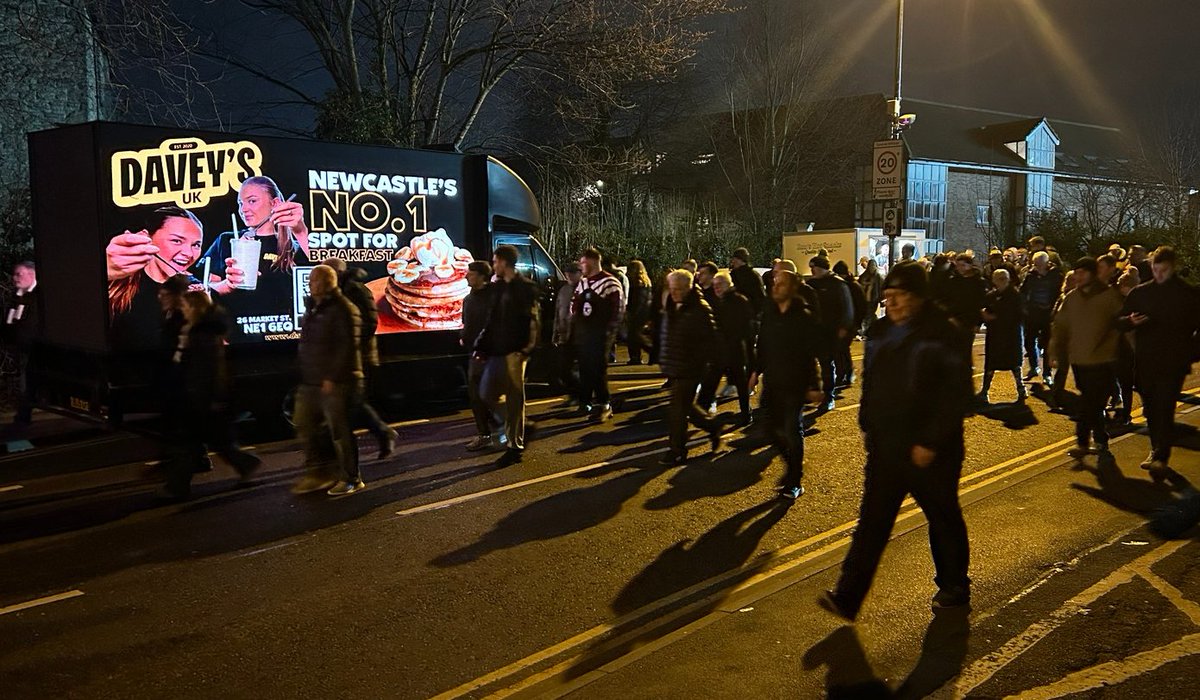 AdsDirectLtd's tweet image. Newcastle's No.1 spot for breakfast, #daveys grabbed some outstanding awareness with our illuminated #digivan at a recent @NUFC match. Read more about them here- daveysuk.com/collections/fr…

Email us for further details- digivan@adsdirect.org.uk
#adverts #design #print #merchandise