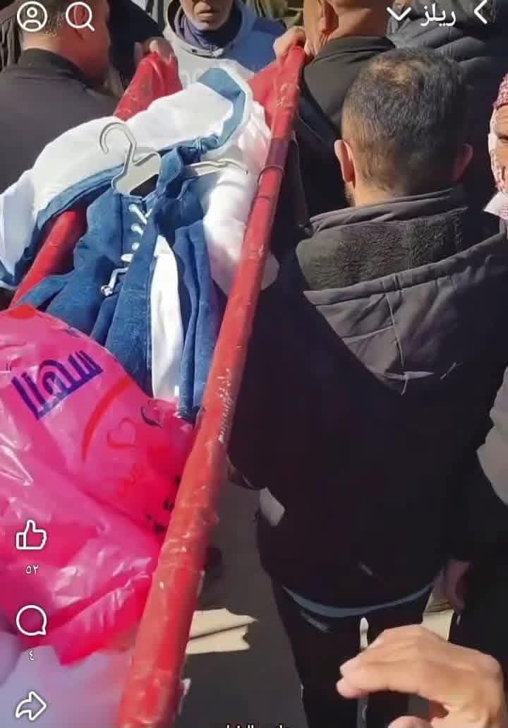 من #غزة دفنوا معها ملابس العيد التي اشترتهم قبل يوم واحد من الق ص ف الذي استهدف #خيمتهم هكذا يرحل أطفالنا في #غزة أعيدوا النشر