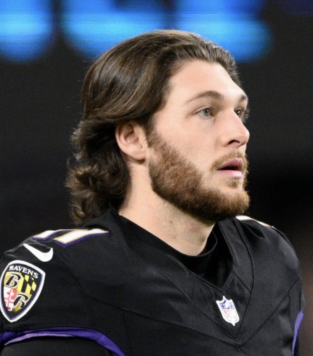 Hair is the first and foremost qualification for being a punter on the Giants, per me.