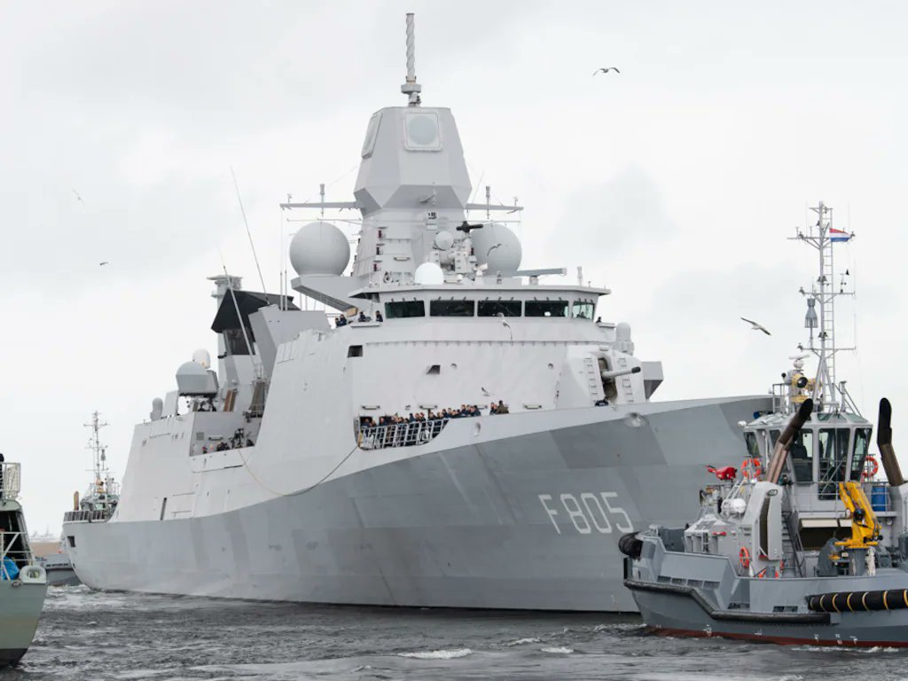 Het kabinet heeft officieel besloten dat het luchtverdedigings- en commandofregat Zr. Ms. Evertsen in de Middellandse Zee het Franse vliegdekschip Charles de Gaulle gaat ondersteunen .. 
rtl.nl/nieuws/politie… 

#dezeekust #denhelder