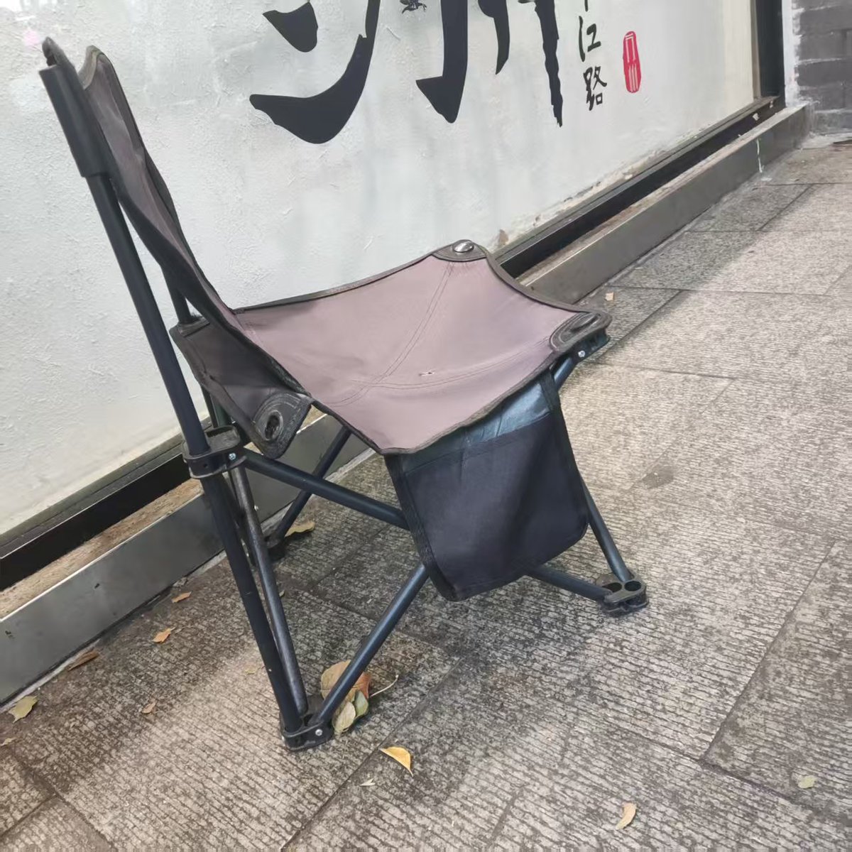 MSanjaiKumar2's tweet photo. 今日份仪式感 用热乎奶茶裹住秋意，和落叶合个影——平凡日子，也值得藏满小确幸～ https://t.co/K2AAHNdaj7