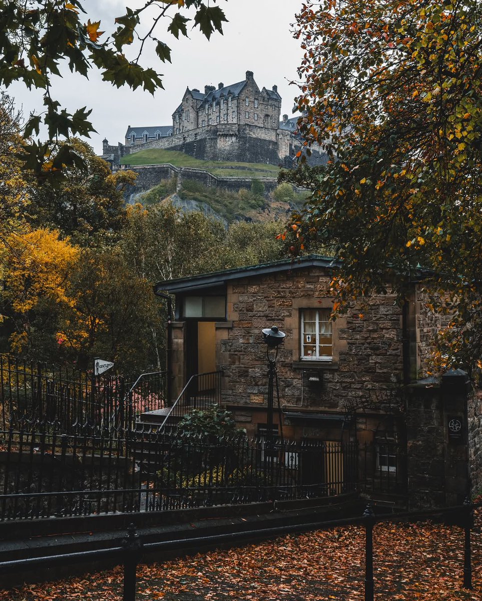 visualsofearth1's tweet photo. Edinburgh, Scotland https://t.co/SceP4PeAdh