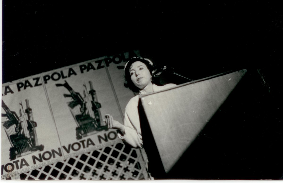 MarilarAleix's tweet photo. Corenta anos do referendo da OTAN o 12 de marzo de 1986. Falando no mitin anti Otan no pavillón das Travesas de Vigo. Hoxe teño as mesmas ideas, pola paz, Non á guerra, bases dos US fóra (Alfonso Guerra mentiu nun discurso na TV prometendo que se gañaba o si pecharían as bases). https://t.co/mP6DlNpw4R