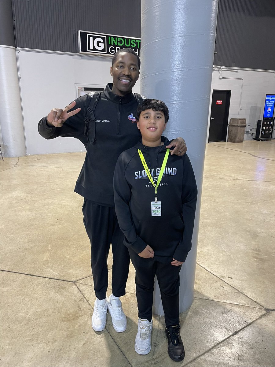 COACH DEION 🏀 tweet media