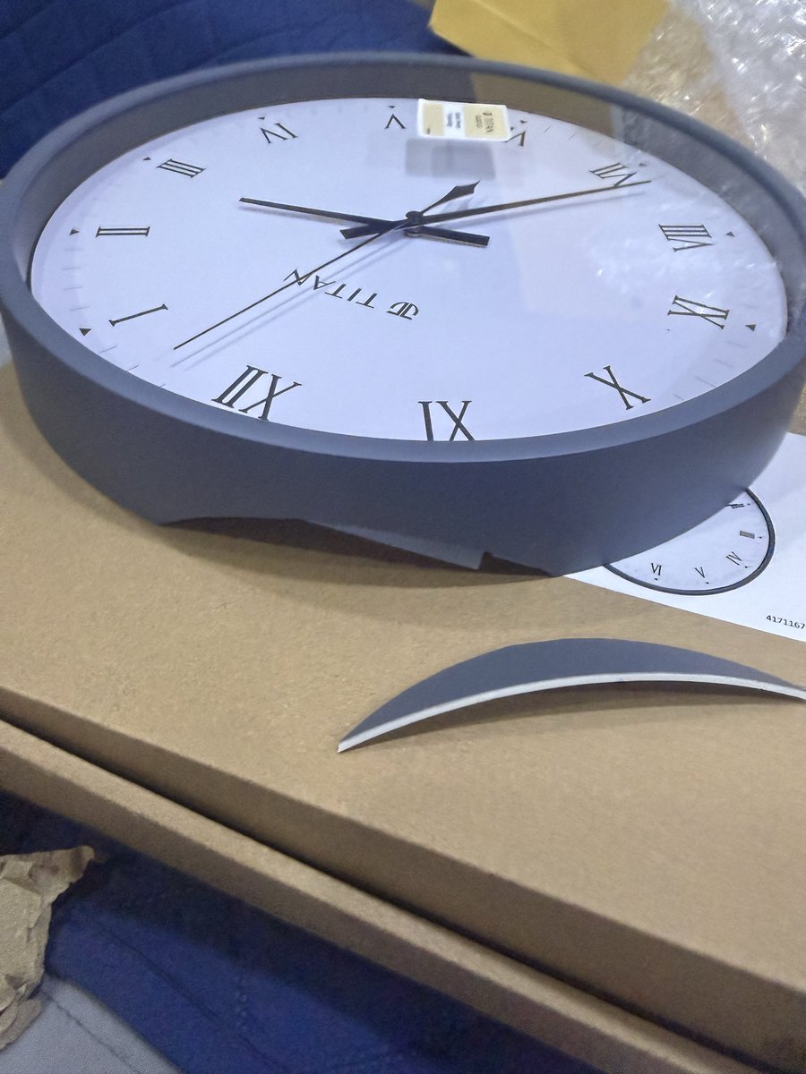 sidyverma's tweet photo. @titanwatches  i am Titan user from 2018, but this time i got the worst worst experience by Titan ever// delivered broken watch// no one is there to listen anything on email and call // pathetically tackled worst https://t.co/Vr1tdf6oOc