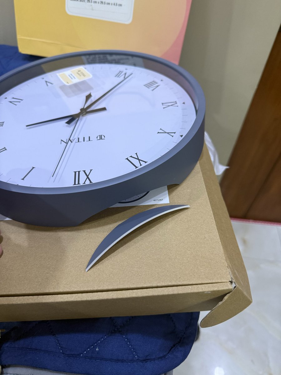 sidyverma's tweet photo. @titanwatches  i am Titan user from 2018, but this time i got the worst worst experience by Titan ever// delivered broken watch// no one is there to listen anything on email and call // pathetically tackled worst https://t.co/Vr1tdf6oOc