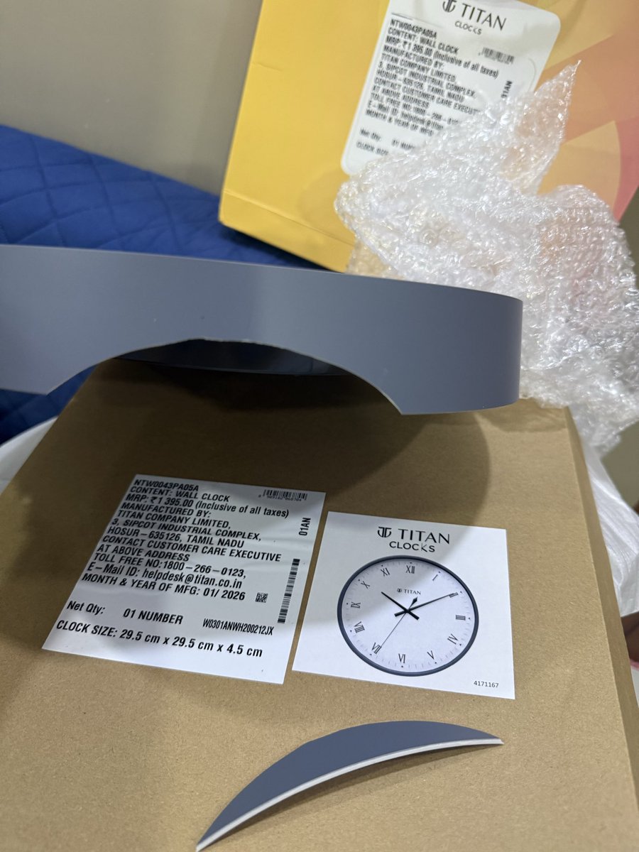 sidyverma's tweet photo. @titanwatches  i am Titan user from 2018, but this time i got the worst worst experience by Titan ever// delivered broken watch// no one is there to listen anything on email and call // pathetically tackled worst https://t.co/Vr1tdf6oOc