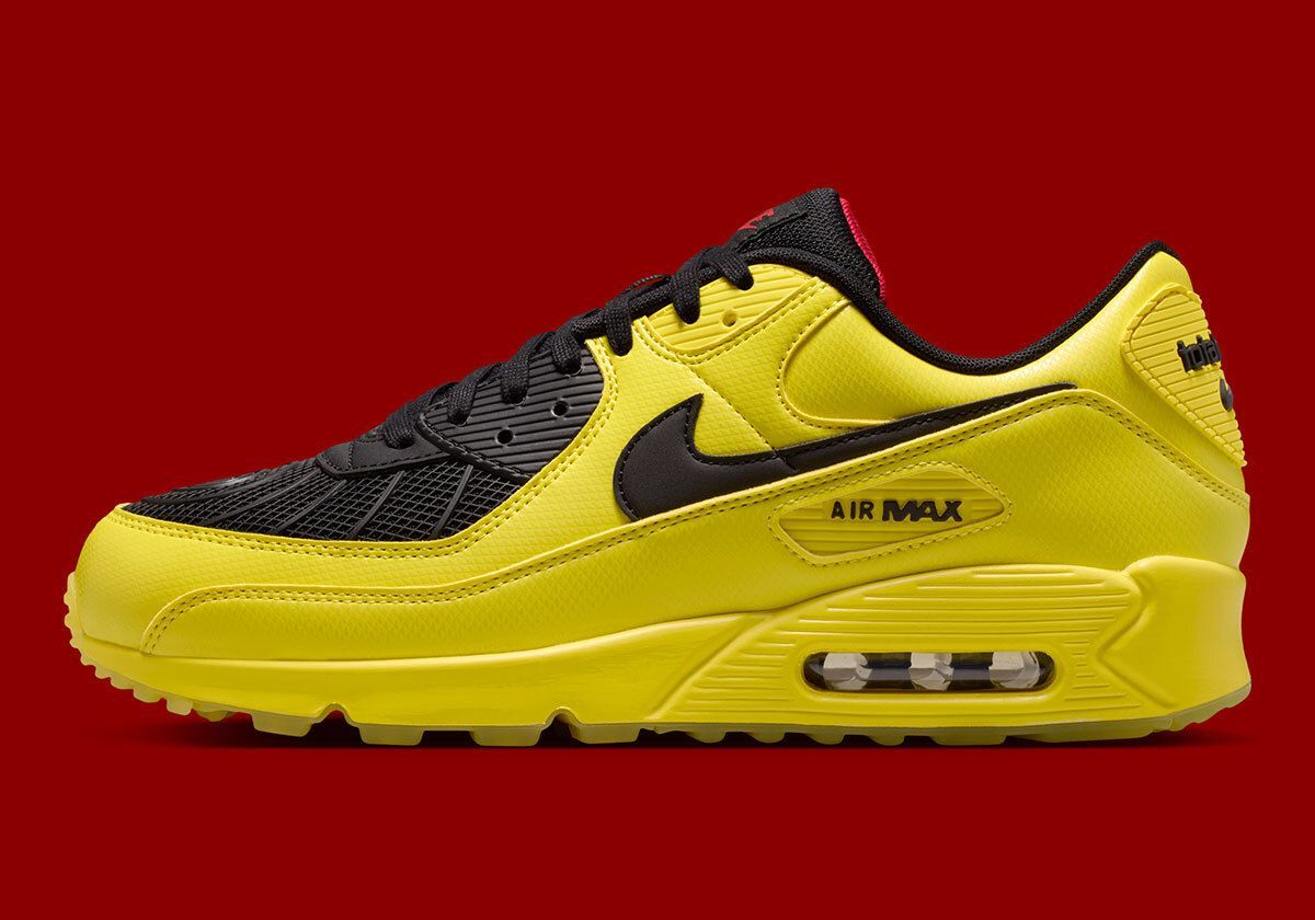 SneakerNews's tweet photo. Nike is dropping an Air Max 90 duo inspired by iconic football boots 👀 ⚽️

Learn more >> https://t.co/oGRlvOfmyp https://t.co/zdkXPI8jbO