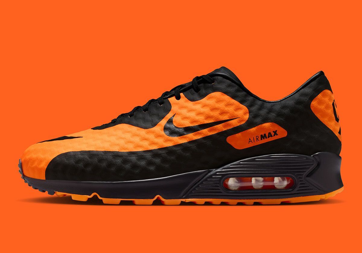 SneakerNews's tweet photo. Nike is dropping an Air Max 90 duo inspired by iconic football boots 👀 ⚽️

Learn more >> https://t.co/oGRlvOfmyp https://t.co/zdkXPI8jbO