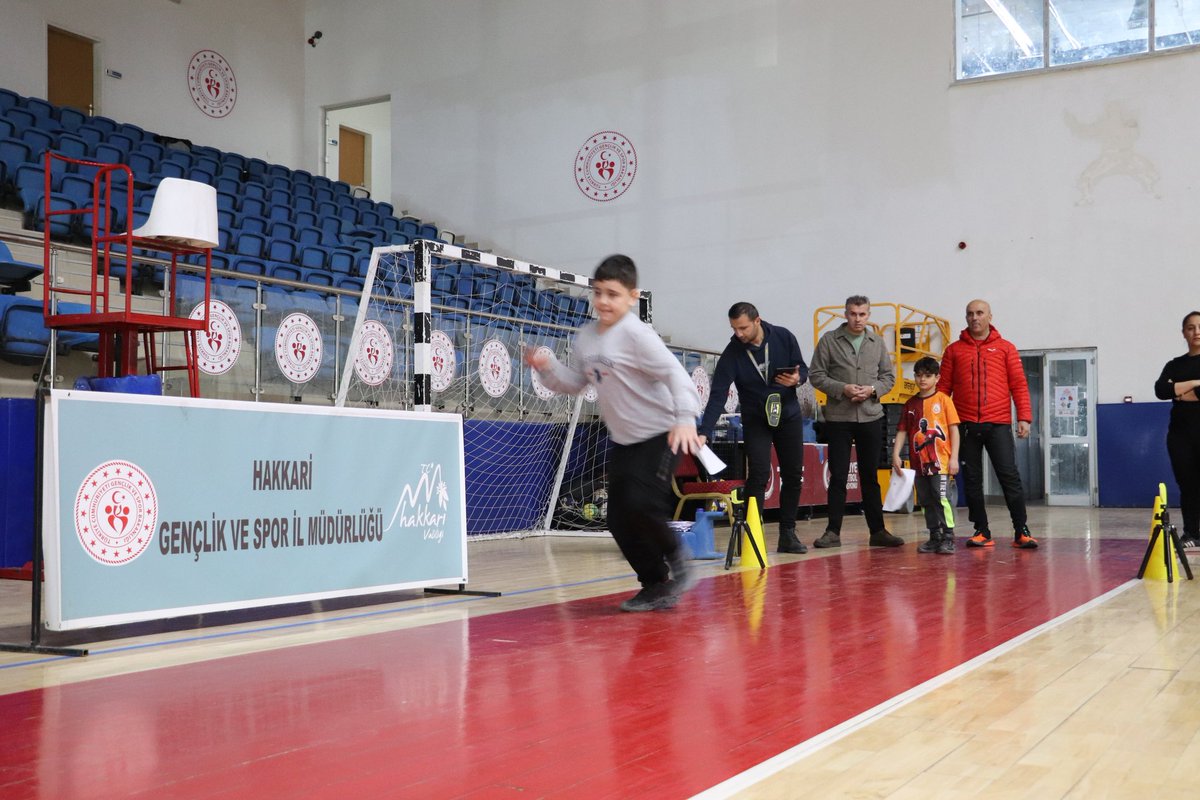 📌Gençlik ve Spor Bakanlığı koordinesinde yürütülen proje doğrultusunda, il genelindeki öğrenciler çeşitli fiziksel ve motorik testlerden geçirilerek spor branşlarına yatkınlıkları doğrultusunda değerlendiriliyor.