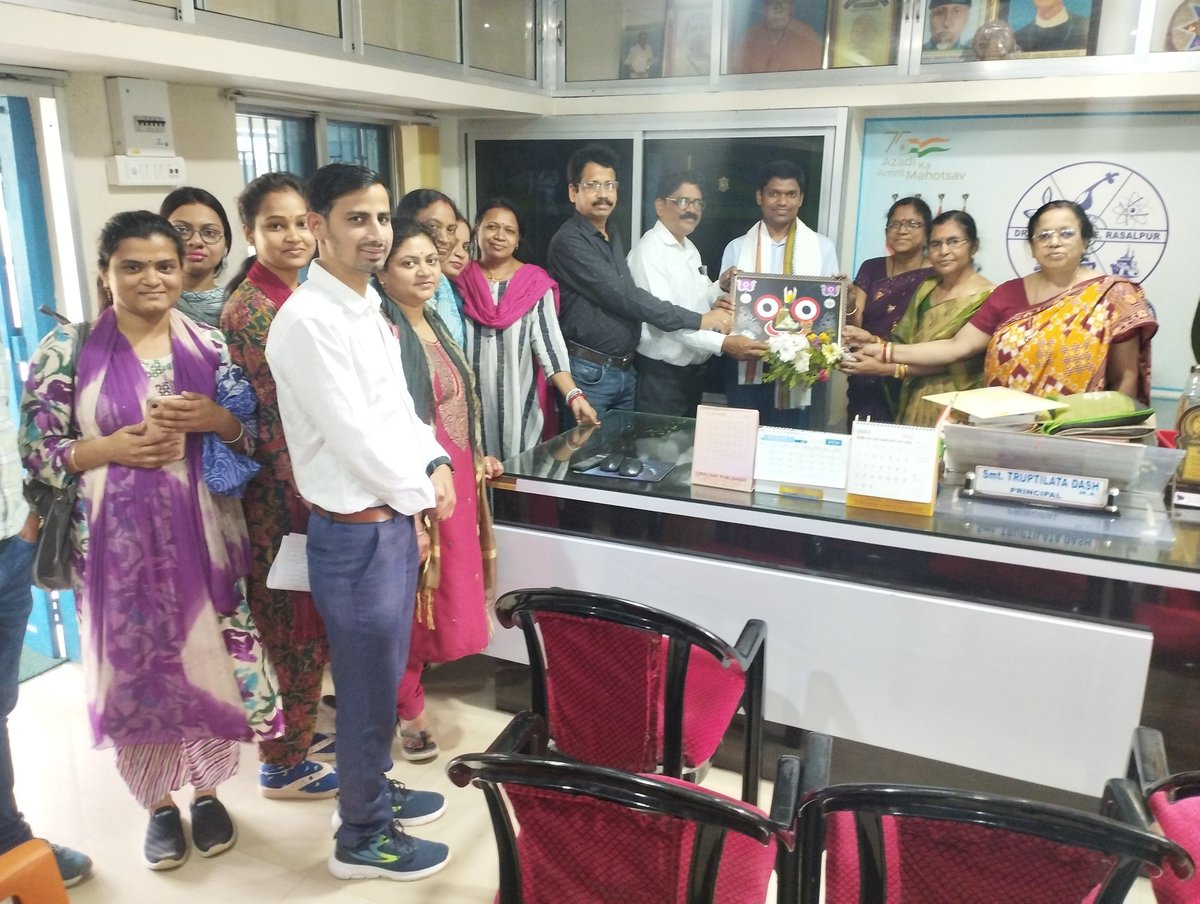 official8547's tweet photo. Honoured to have Assistant Prof Makarand Barik, Centre for East Asian Studies, School of International Studies ,JNU, New Delhi visited our College Sharing insights, inspiring minds, and making memories.

#CollegeVisit2026
#ProudAlumni https://t.co/NDLC8IWAC7