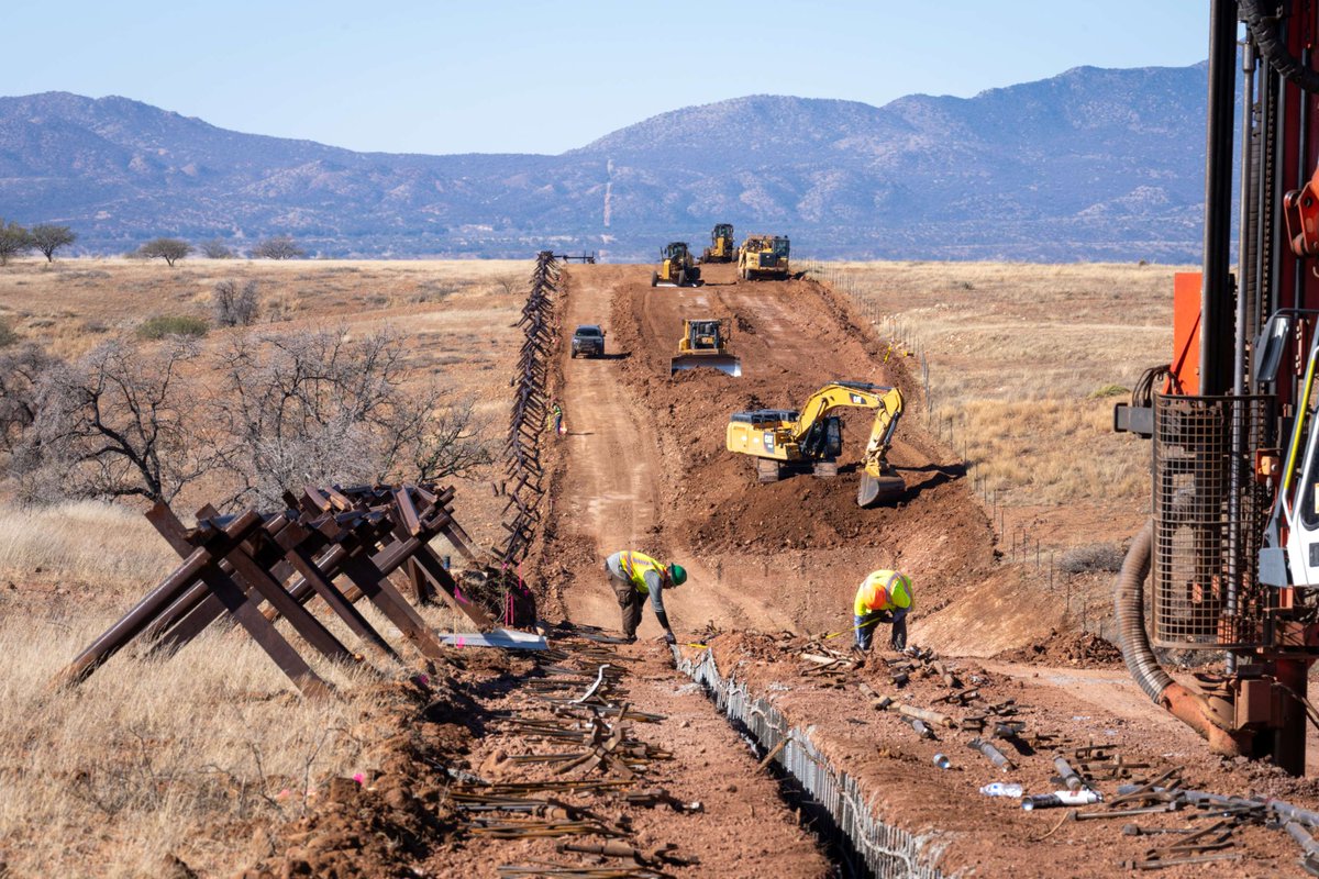 borderObserver's tweet image. Search Engine 66 Headlines for #Mon  9 Mar 2026
hayzwire.com/index.html
16 clusters from headlines
hayzwire.com/headlines/clus…
4 headlines with the keyword ICE
hayzwire.com/headlines/clus…

US-MX Border wall construction continues, recent progress near Nogales, AZ