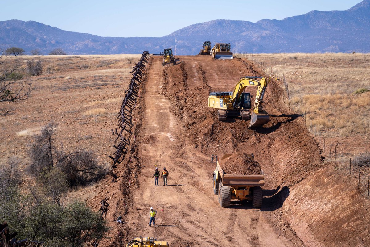 borderObserver's tweet image. Search Engine 66 Headlines for #Mon  9 Mar 2026
hayzwire.com/index.html
16 clusters from headlines
hayzwire.com/headlines/clus…
4 headlines with the keyword ICE
hayzwire.com/headlines/clus…

US-MX Border wall construction continues, recent progress near Nogales, AZ