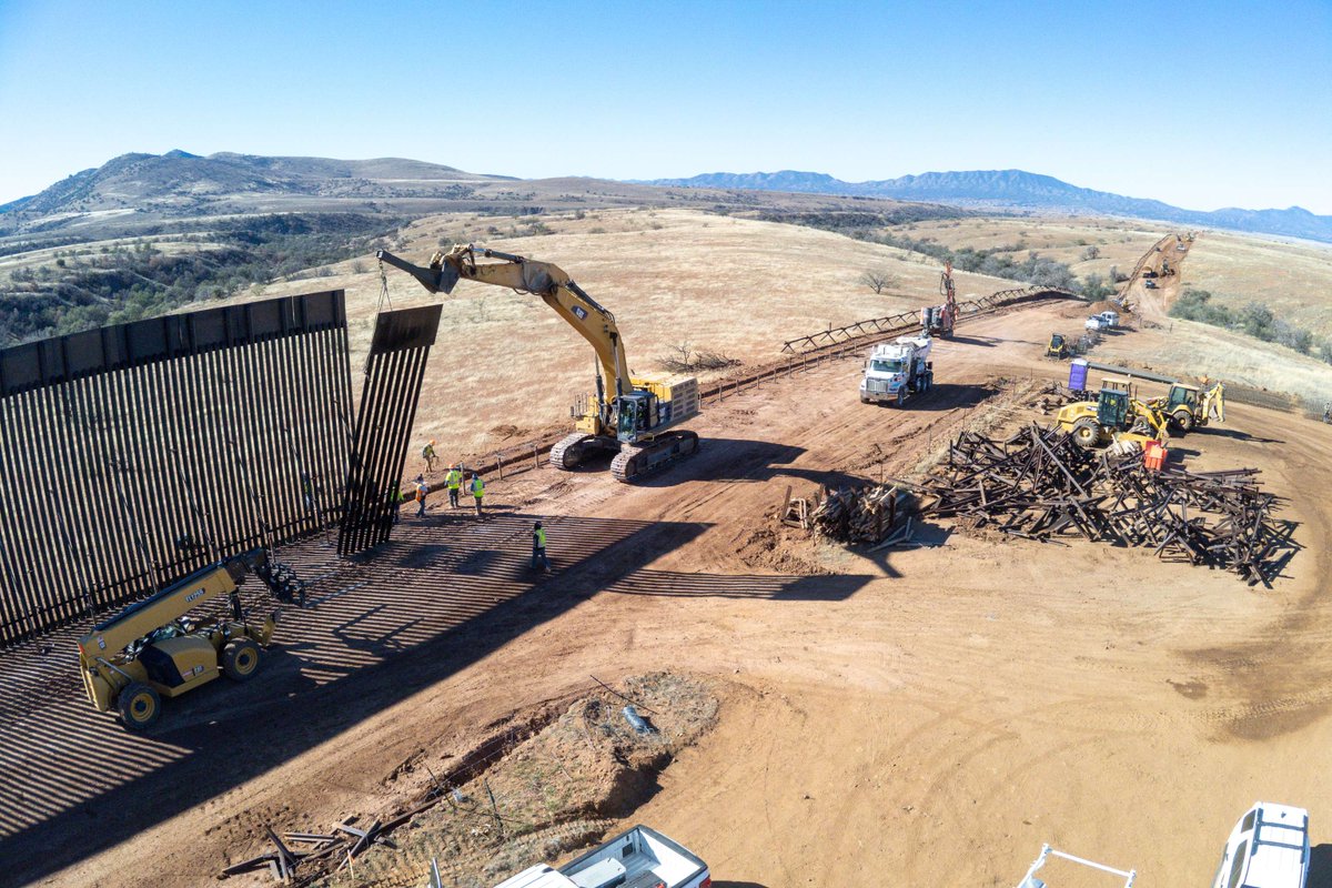 borderObserver's tweet image. Search Engine 66 Headlines for #Mon  9 Mar 2026
hayzwire.com/index.html
16 clusters from headlines
hayzwire.com/headlines/clus…
4 headlines with the keyword ICE
hayzwire.com/headlines/clus…

US-MX Border wall construction continues, recent progress near Nogales, AZ