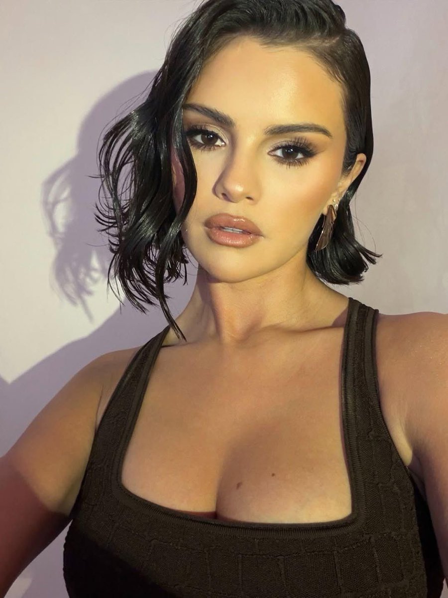HermainGamer's tweet photo. @ElsaFanpage Thz best selena gomez https://t.co/UT69hRGaGN