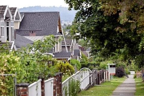 RoubleDhaliwal's tweet photo. Many parents I meet with want to help their adult kids become homeowners. They’d either like to set aside money to help with a down payment, or pass the family home down to the kids. https://t.co/vKbILXwPJ1 https://t.co/PG1rjrXkcF
