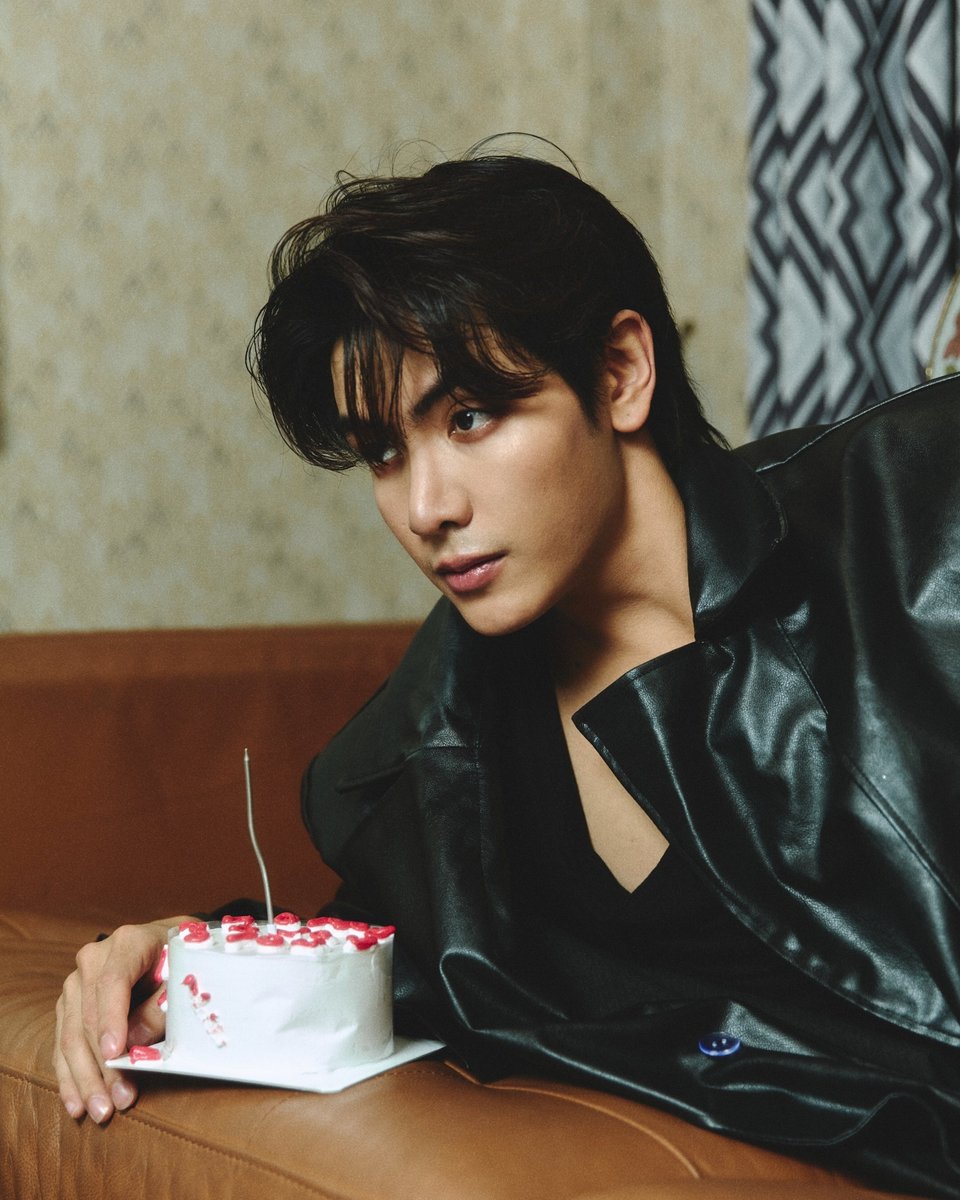 JoongOfficialTH's tweet photo. 25th JOONG BIRTHDAY

🎂 ; @ChenRcj #จุงอาเชน #JoongArchen 
#สุขสันต์วันเกิดจุงอาเชนคนเก่ง 

สุขสันต์วันเกิดขวบปีที่ 25 นะ ไม่ว่าจุงจะทำอะไรก็ขอให้มั่นใจในตัวเอง รวมถึงมั่นใจในตัวพวกเราที่พร้อมจะซัพพอร์ตเธอเสมอ เหนื่อยไปด้วยกัน มีความสุขไปด้วยกัน หัวเราะไปด้วยกัน ร้องไห้ไปด้วยกัน

ขอให้ความเจ็บปวดที่เคยมีมลายหายไปจนหมด แล้วเรามาสร้างความทรงจำดีๆไปด้วยกันอีกปีนะ จุงอาเชนคนเก่ง !